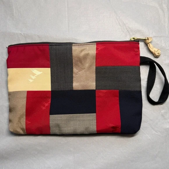 HP ❤️ Upcycyled Cathay Pacific Uniform Pouch - Picture 1 of 5